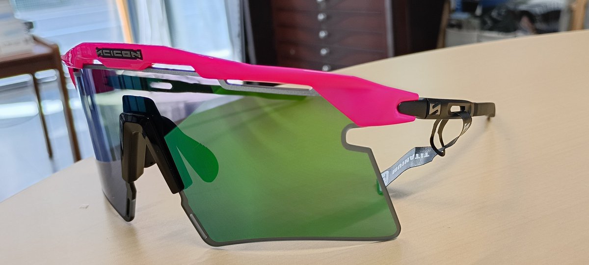 T_M_DASHMegan's tweet photo. 今年も世界チャンピオンとなった
AERO SHADE 2,0 TITANIUM
そのPINKとYELLOW FLUOが入荷しました。
しかし、YELLOWは即日売れてしまい現在PINKのみございます。
試着された方全員が驚かれる
その鮮明な見え方を是非ご体感下さいませ。

#scicon #AEROSHADE #worldchampion #uaeemirates #manys https://t.co/VoUGuMJnwx