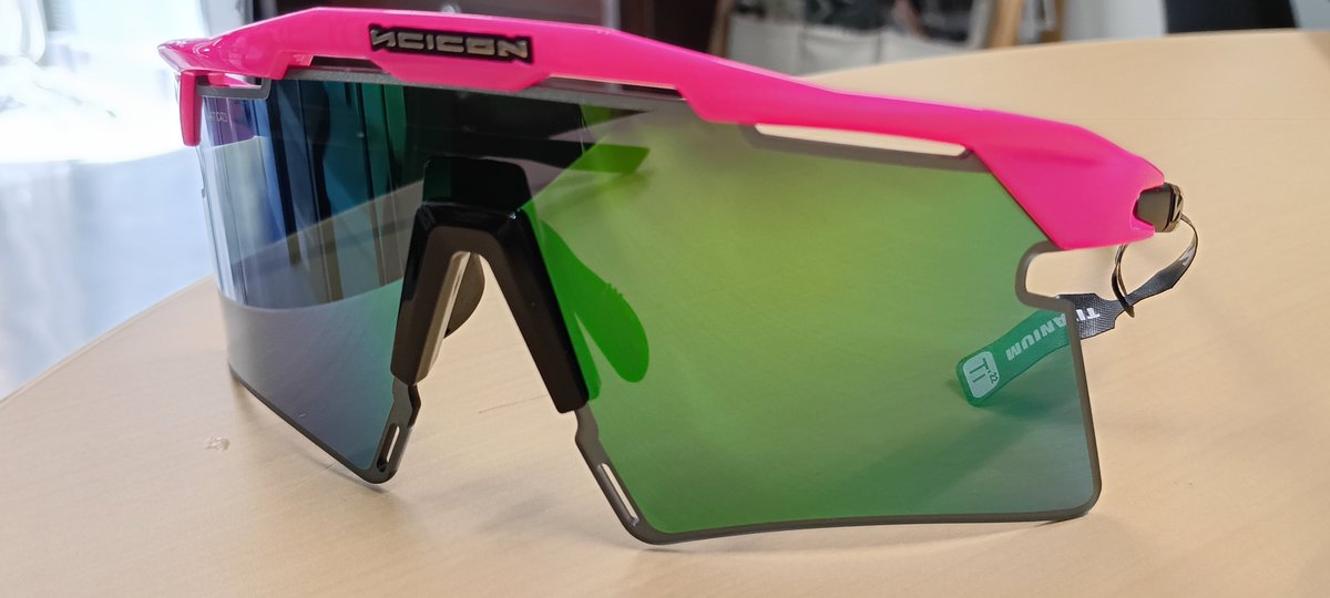 T_M_DASHMegan's tweet photo. 今年も世界チャンピオンとなった
AERO SHADE 2,0 TITANIUM
そのPINKとYELLOW FLUOが入荷しました。
しかし、YELLOWは即日売れてしまい現在PINKのみございます。
試着された方全員が驚かれる
その鮮明な見え方を是非ご体感下さいませ。

#scicon #AEROSHADE #worldchampion #uaeemirates #manys https://t.co/VoUGuMJnwx