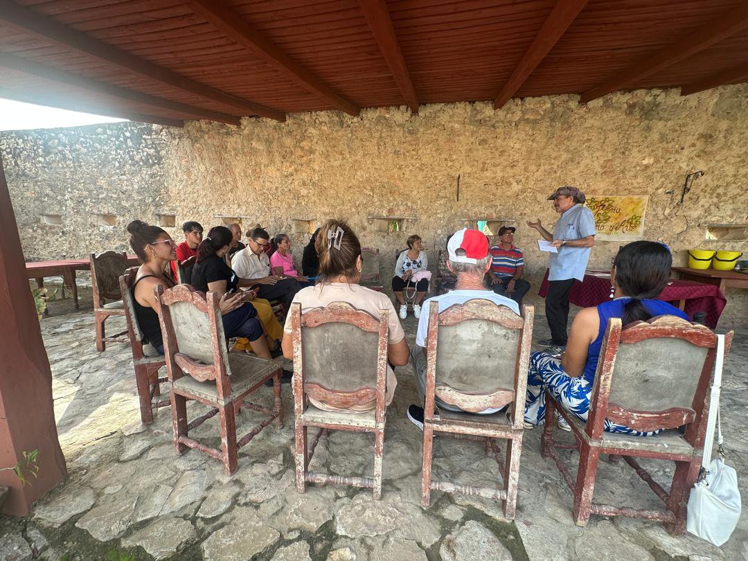 RadioLibertadPP's tweet photo. Ocho días bastaron para que Puerto Padre volviera a encontrarse con la literatura en distintos escenarios, entre lecturas, talleres, conversaciones, poesía, narrativa y voces que llegaron desde diferentes espacios de la creación.👇
https://t.co/outclGtbKk https://t.co/8eyagfGxLm