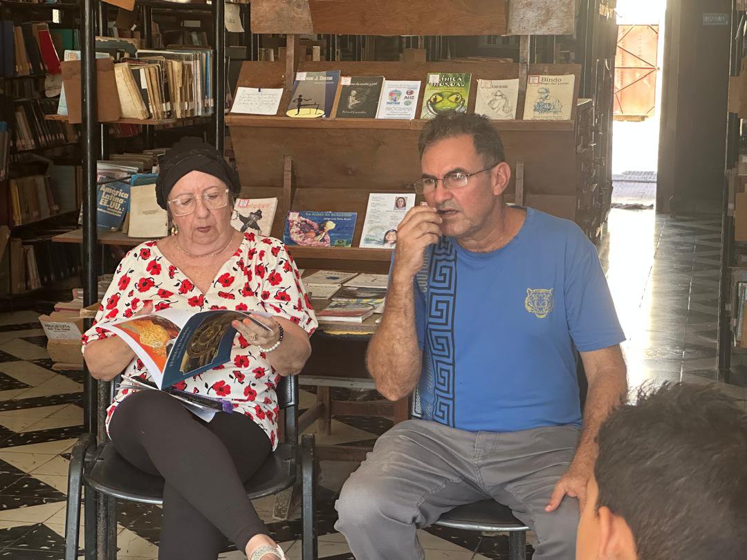RadioLibertadPP's tweet photo. Ocho días bastaron para que Puerto Padre volviera a encontrarse con la literatura en distintos escenarios, entre lecturas, talleres, conversaciones, poesía, narrativa y voces que llegaron desde diferentes espacios de la creación.👇
https://t.co/outclGtbKk https://t.co/8eyagfGxLm