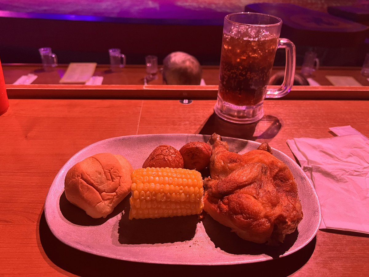krazy1618's tweet photo. Our Dinner was fantastic! We were most pleased! 🍻👑🍗 https://t.co/dmLDD8qeos