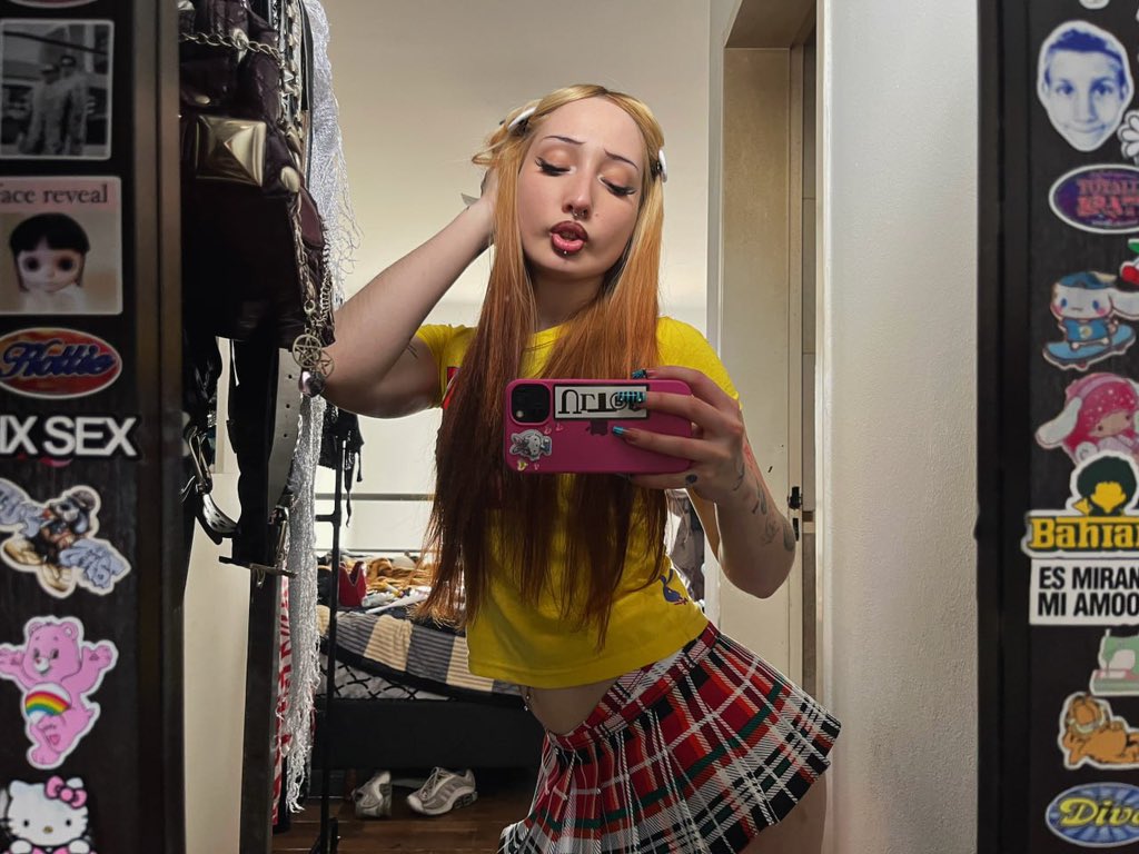 rachetedge's tweet photo. georgina is prob judging my skirt but fck it lol https://t.co/VpAYN47aQz