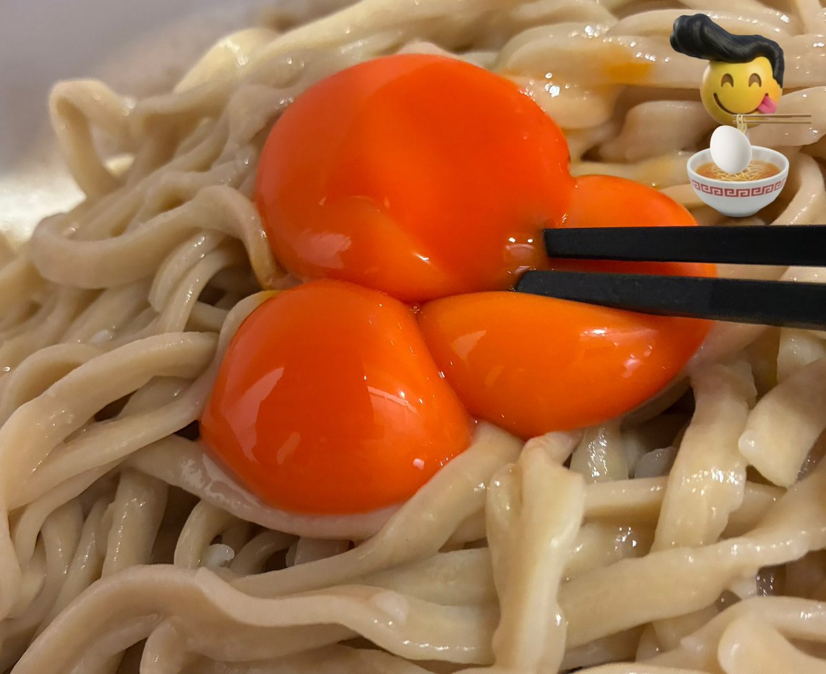 PeterIdentity's tweet photo. 美しい3つの超マイルドな蘭王🥚を
溶かして味わい深いカエシと共に
塩梅よう絡まるゴワゴワ極太麺
今回は柔らかジューシーな豚🍖や
コク旨な半熟味玉🥚も加わり
素晴らしいTPと共に😃
最高の一杯でエルヴィス🍜😋
手違いでカンマク写真は🆑で無し😓A💦
誠に ご馳走様でした🙏😌
#RAMENR
#TKM https://t.co/kqwmCQDhxD