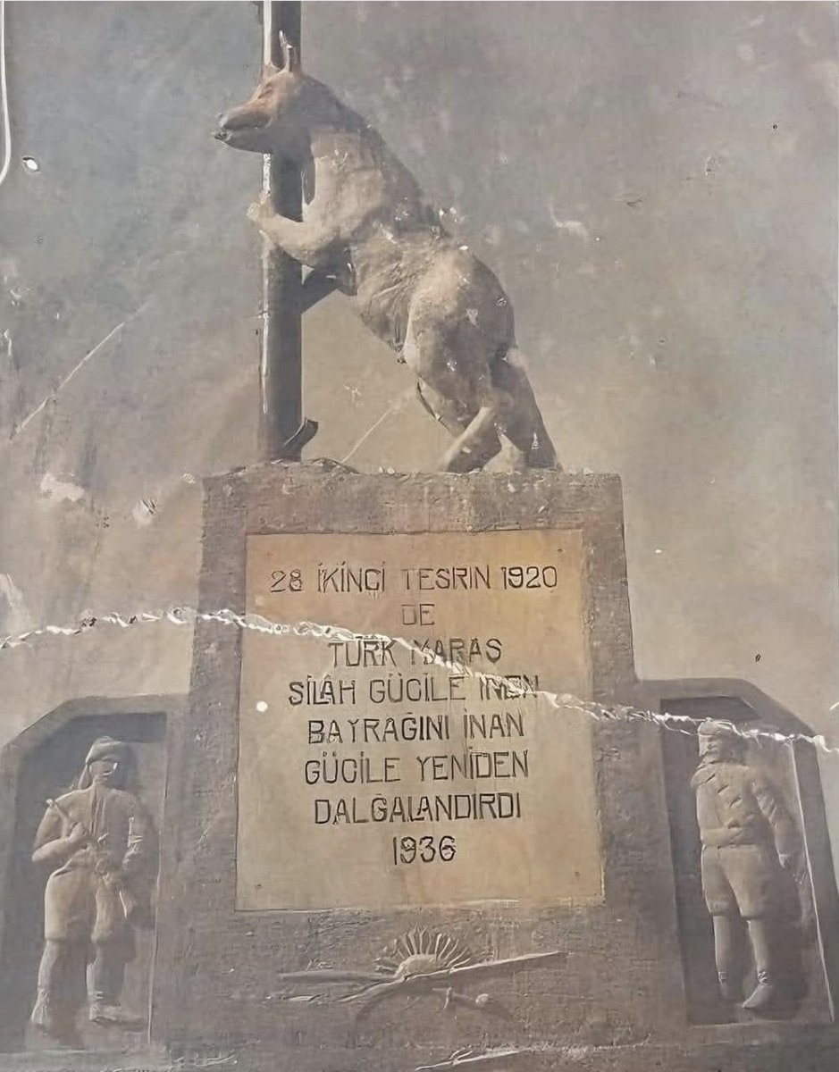 gokturk1881kurt's tweet photo. 🇹🇷Atatürk'ün emriyle Maraş kalesine dikilen bayrak tutan bozkurt. https://t.co/2ioJaFzGvq
