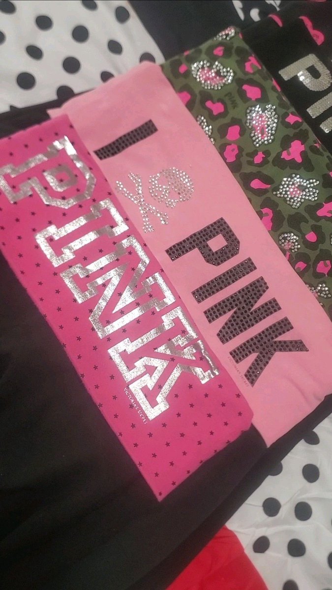 virtualh3arts's tweet photo. VS PINK yoga pants 🐰🎀 https://t.co/dyebVzu2SO
