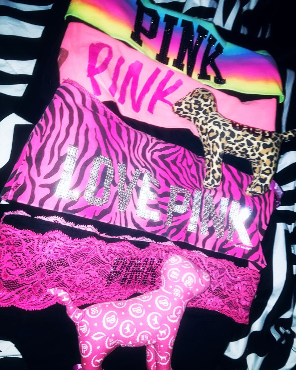 virtualh3arts's tweet photo. VS PINK yoga pants 🐰🎀 https://t.co/dyebVzu2SO
