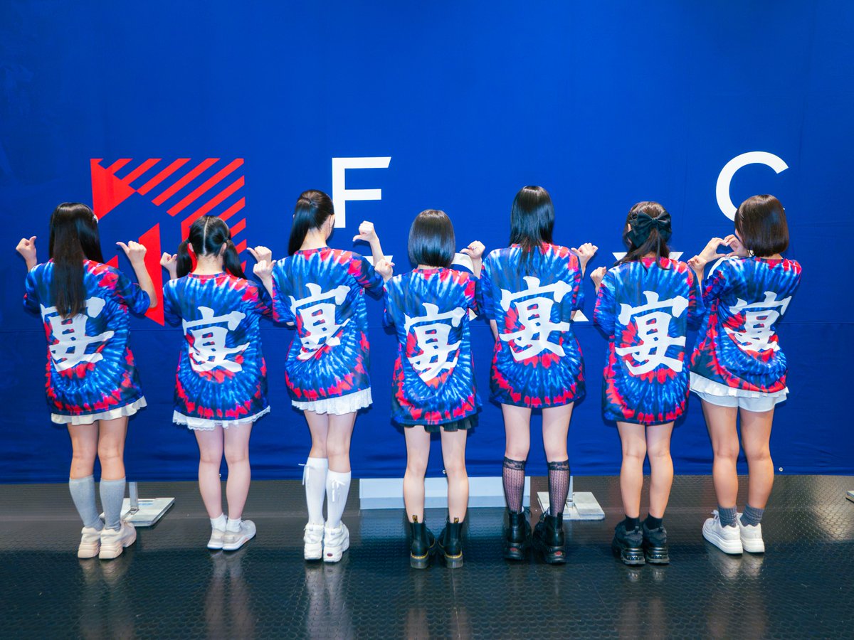 fctokyoofficial's tweet photo. 🔵10/21(水)柏戦 FC東京アイドルフェスティバル🔴
┈┈┈┈┈┈┈┈┈┈┈┈┈┈┈┈┈┈
FC東京アイドルフェスティバル2026限定
FC東京× #UtaGe! コラボ　宴Tシャツ販売決定👕✨
┈┈┈┈┈┈┈┈┈┈┈┈┈┈┈┈┈┈
購入特典として、UtaGe!の特典会で使用できるサインチェキ券をプレゼント！

詳細はこちら▶https://t.co/WWVHUrFVPT

サッカー＆アイドルライブが楽しめる柏戦のチケット購入はこちら▶https://t.co/FzplPiHXxo

#tokyo #fctokyo