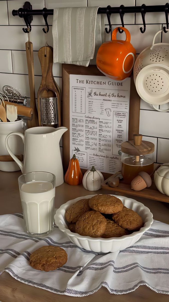 etherealdior's tweet photo. fall baking 🥧 https://t.co/W0slWe8Iqi