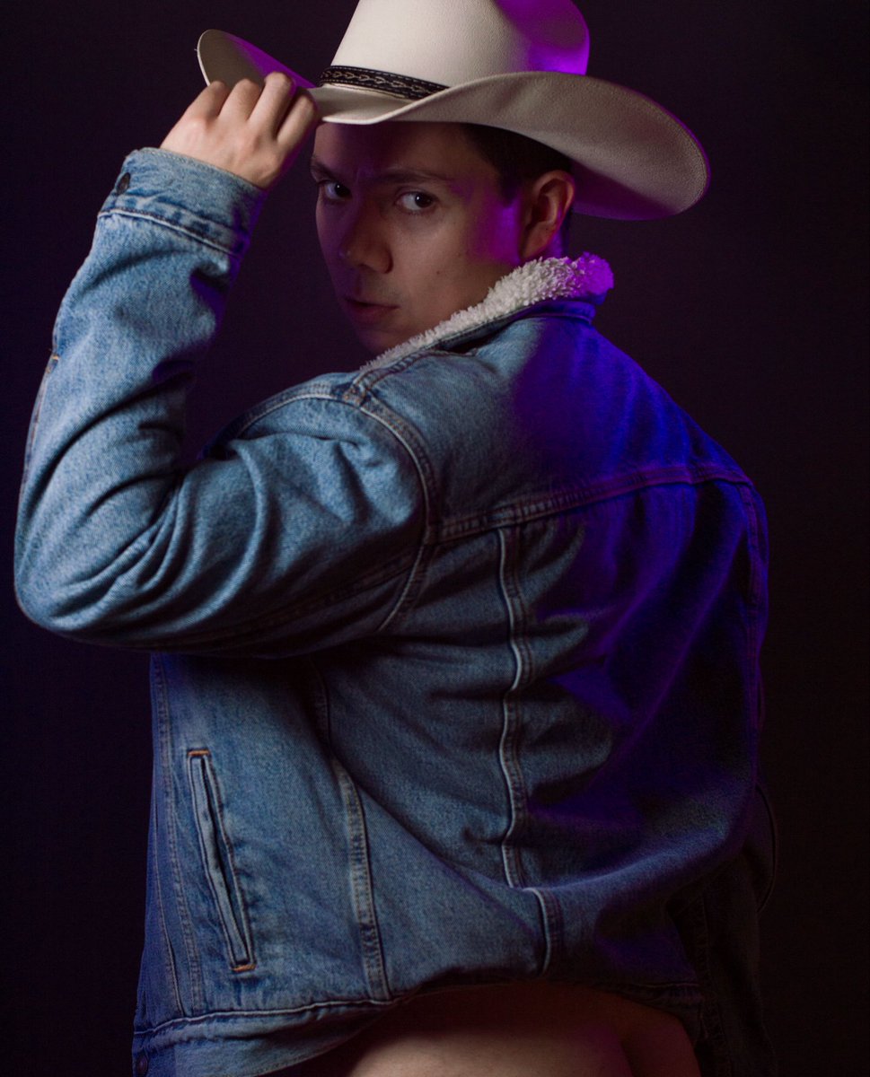 emlees1's tweet photo. Qué canción le pones a esta foto? 😜🤠

📸 @huesoenx 

#menstyle #boys #men #monterrey #mty #montegay @ReGio_LanDiaM https://t.co/6Nk3tNITPW
