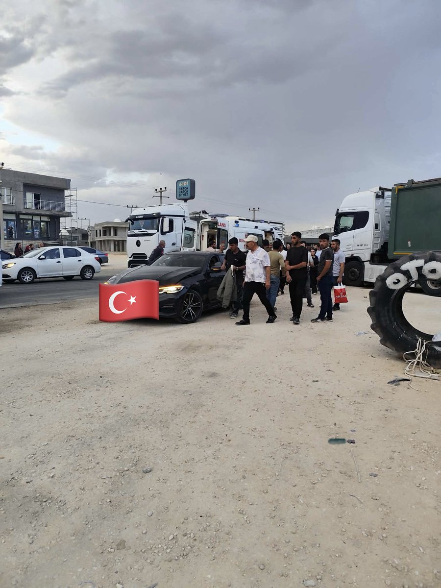 S214734's tweet photo. 6. Ayın 2025 inde ihalesine karar verilen 3 kmlik yolun yapımına ne zaman başlanacak artı hergün kazalar oluyor ışıklarda durmayanlar hızlı gidenler 15 bin nufüslu Ortaköy mahallesi 2 yıldır bir 3 kmlik dubleleşmedi ve o yola bağlı 7 okulumuz mevcut daha kac canın gitmesi lazımda o yol dubleleşsin.
@tcbestepe 
@RTErdogan 
@TC_icisleri 
@adalet_bakanlik 
@UABakanligi 
@Mardin_Valiligi 
@Artuklukymkm 
@KarayollariGM