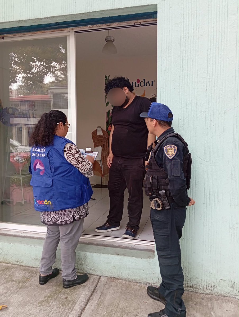 Alcaldia_Coy's tweet photo. 🛡 Seguimos imparables recorriendo #CasaXCasa nuestra demarcación junto con #EscudoCoyoacan y la SSC; esta vez en la col. Centinela. 👮
Realizamos un dispositivo de vigilancia y proximidad para escuchar a las y los vecinos y brindar información de seguridad.

#ContigoImparables https://t.co/S2AxluOLZe