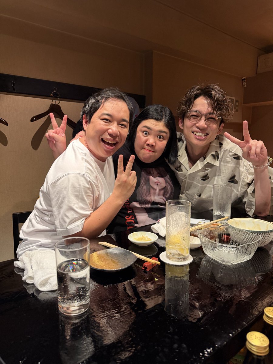 simofuriseiyam's tweet photo. 昨日はゆず兄ときよし師匠とお笑いの話できてよかった https://t.co/W7ULydKWdu