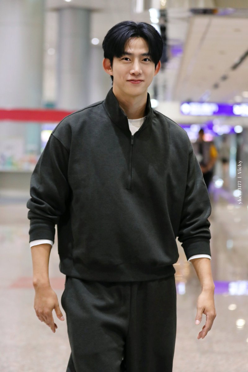 ykc103177's tweet photo. 齁 瘋掉 真的要被帥死🥹🥹🥹

#옥택연 #oktaecyeon #玉澤演 https://t.co/Pu1lDy9qDp