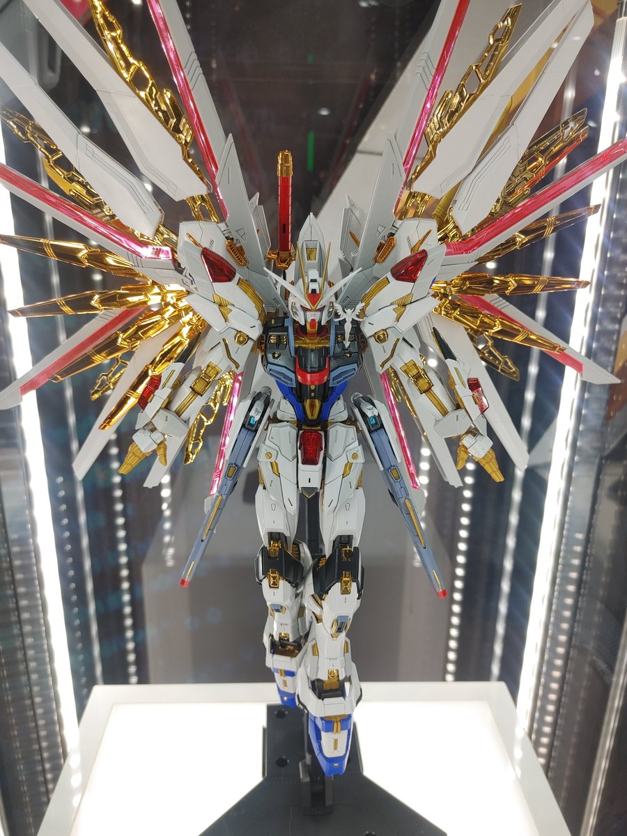 2000over_toy's tweet photo. MGEXマイティーストライクフリーダムガンダムはかなり新規パーツが多めかな。
#全日本模型ホビーショー https://t.co/1J7HhzB8NZ