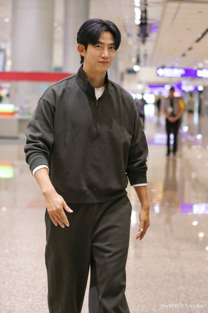 ykc103177's tweet photo. 齁 瘋掉 真的要被帥死🥹🥹🥹

#옥택연 #oktaecyeon #玉澤演 https://t.co/Pu1lDy9qDp