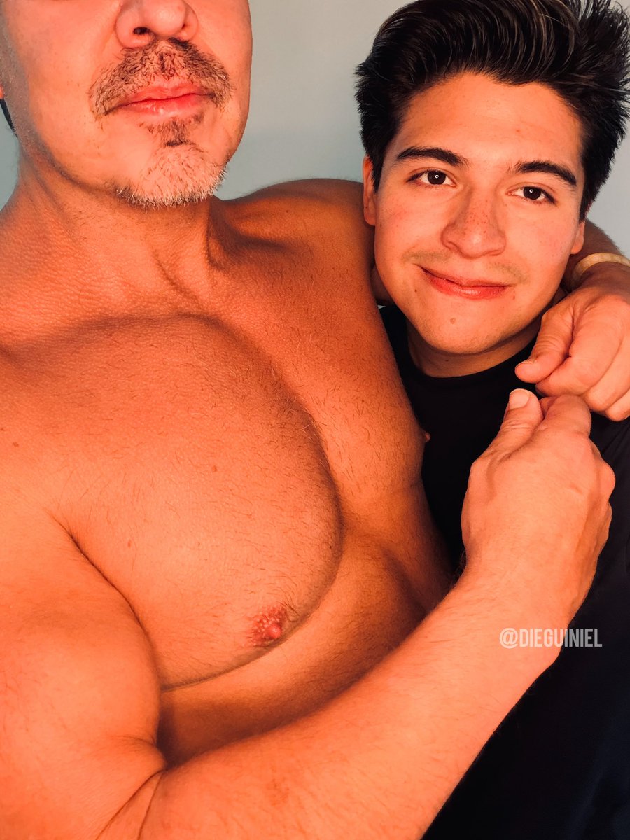 Dieguiniel's tweet photo. Si hay foto, hay video 🥵

Hace unos meses grabamos un video @ProfMuscleSlut y yo, cuando anduve de visita en LA 😈

¿Quién quiere ver el video? 👀 

Denle Like y RT y les publico un preview 🤠🫵🏻🔥 https://t.co/ZogcJPQGnF