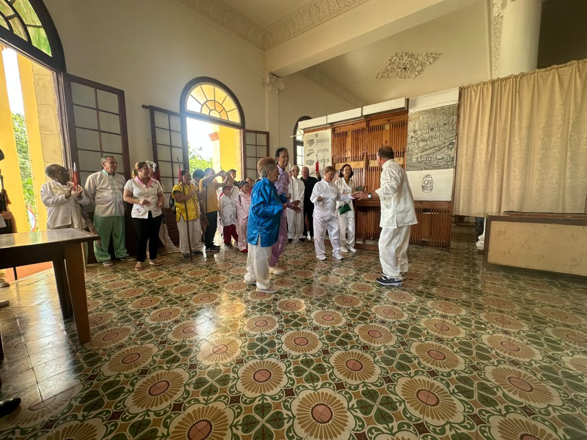 RadioLibertadPP's tweet photo. Escuela Cubana de Wushu Rufino Alay Chang  conmemora el Día Internacional de las Personas de Edad y el aniversario de la fundación de la República Popular China.👇
https://t.co/phEce709fn https://t.co/FxxLLC6KqR
