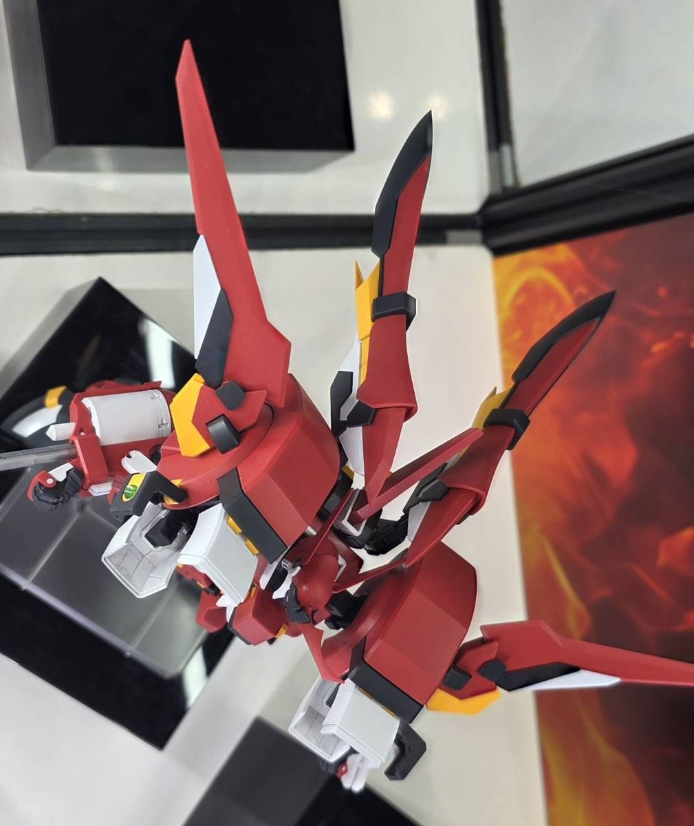 TakanobuTerada's tweet photo. BANDAI SPIRITSさんのブースで展示されているHGアルトアイゼン·リーゼです。 https://t.co/TuHwVlAb19