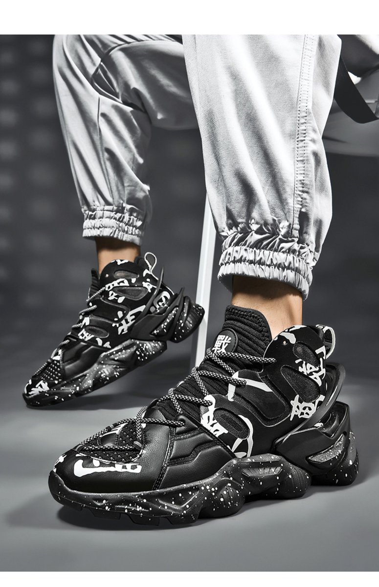 jeongbbbb's tweet photo. I just got a 辆逼口漳 limited-edition sneaker! It’s such a unique pair that turns heads every time I step out.， https://t.co/q4LSXcziol