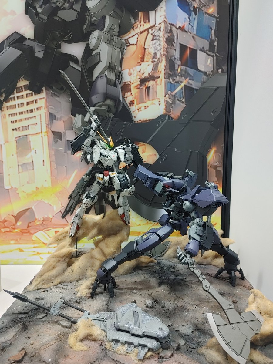 2000over_toy's tweet photo. フルメカニクスのグレイズアインは多分ランナー色が若干ネイビーよりに変更になった気がする。
気のせいかもしれないが……

#全日本模型ホビーショー https://t.co/1lUvJ7RZLw