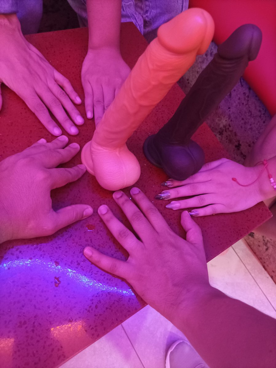 JAZC495388's tweet photo. Nuestro primer encuentro 😁🥵🥵😋🥵 y luego en casa lo rematamos. Una bonita experiencia 🥵🥵🥵  con L. L. L https://t.co/m4BEavYBtr