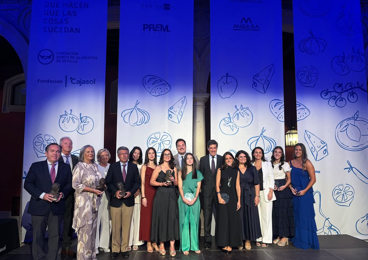 FEICASE's tweet photo. Un año más, anoche acompañamos a la Fundación @B_Alim_Sev en su Gala anual y en la que, como todos los años, se entregaron los Premios Miguel Mañara en reconocimiento a los voluntarios, empresas y colaboradores que apoyan cada día al Banco de Alimentos. https://t.co/41fLTTibte