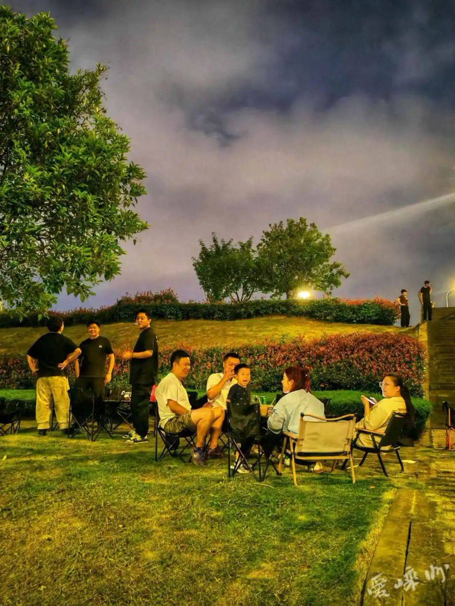 FgdVAyzcHBwzKpL's tweet photo. Chill evening with a warm chat under the clear sky, all our great moments rank high! https://t.co/6BLnt9bcdE