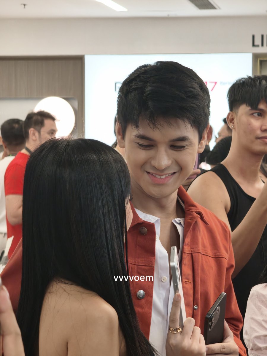 vvvvoem's tweet photo. yoohoo dito ang tingin

GetREDMI WITHDustBia
#DusBiXiaomiDay https://t.co/HN43WfAs3D