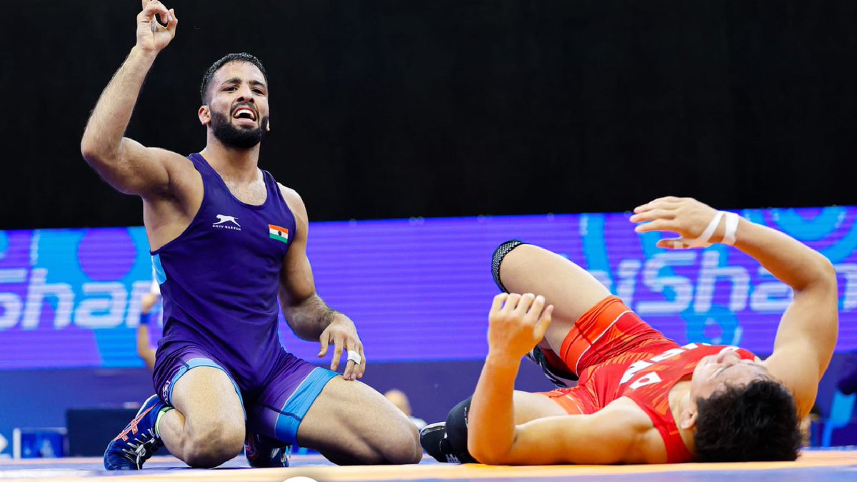 TheKhelIndia's tweet photo. THIS IS THE BIGGEST RESULT, FOLKS! 🥹

India’s Sujeet Kalkal UPSETS Paris Olympic Champion &amp; home favourite Kotaro Kiyooka 🇯🇵, winning 3-3 on criteria in the Men’s 65kg semifinal!

Asian Games Final today at 02:46 PM IST.

HE IS A GENERATIONAL TALENT! 🫡🇮🇳 https://t.co/0M9O2CNWwL