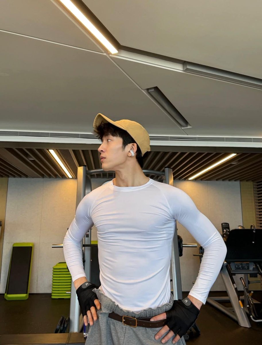 senseofrainbow's tweet photo. welcome to jingbo era.
완전 빠졌다.♡
치니들 안녕~? 👋🏻

#井柏然 #정백연 #jingboran https://t.co/CR8H3qoKJu
