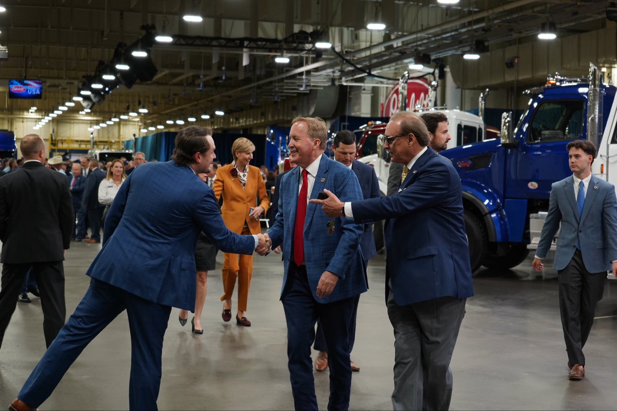 KenPaxtonTX's tweet photo. What an incredible night! There’s nothing like a rally with President Trump. It was an honor to welcome @POTUS to Texas.

Hardworking Texans know he’s fighting for them every single day.

If we lose Texas, we lose America.
 
We won’t let that happen. https://t.co/wXJ99jDlYg