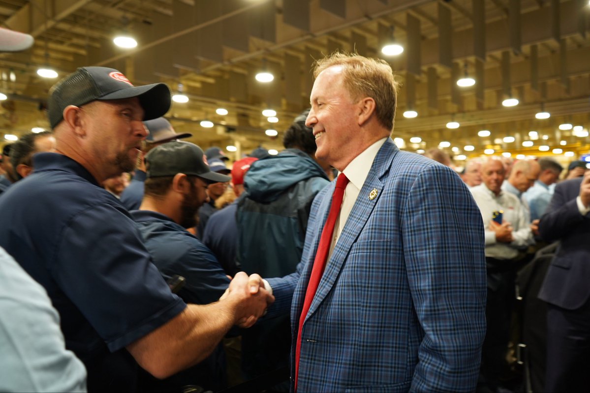 KenPaxtonTX's tweet photo. What an incredible night! There’s nothing like a rally with President Trump. It was an honor to welcome @POTUS to Texas.

Hardworking Texans know he’s fighting for them every single day.

If we lose Texas, we lose America.
 
We won’t let that happen. https://t.co/wXJ99jDlYg