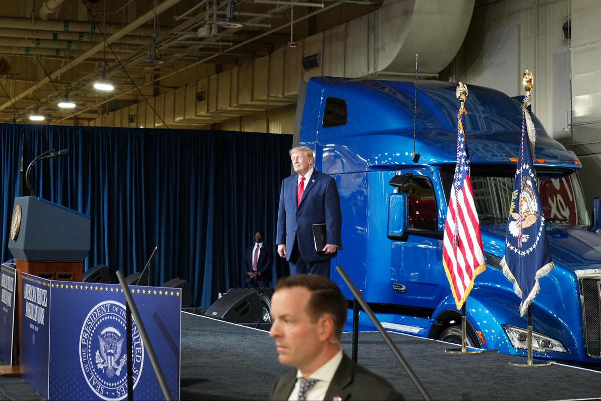 KenPaxtonTX's tweet photo. What an incredible night! There’s nothing like a rally with President Trump. It was an honor to welcome @POTUS to Texas.

Hardworking Texans know he’s fighting for them every single day.

If we lose Texas, we lose America.
 
We won’t let that happen. https://t.co/wXJ99jDlYg
