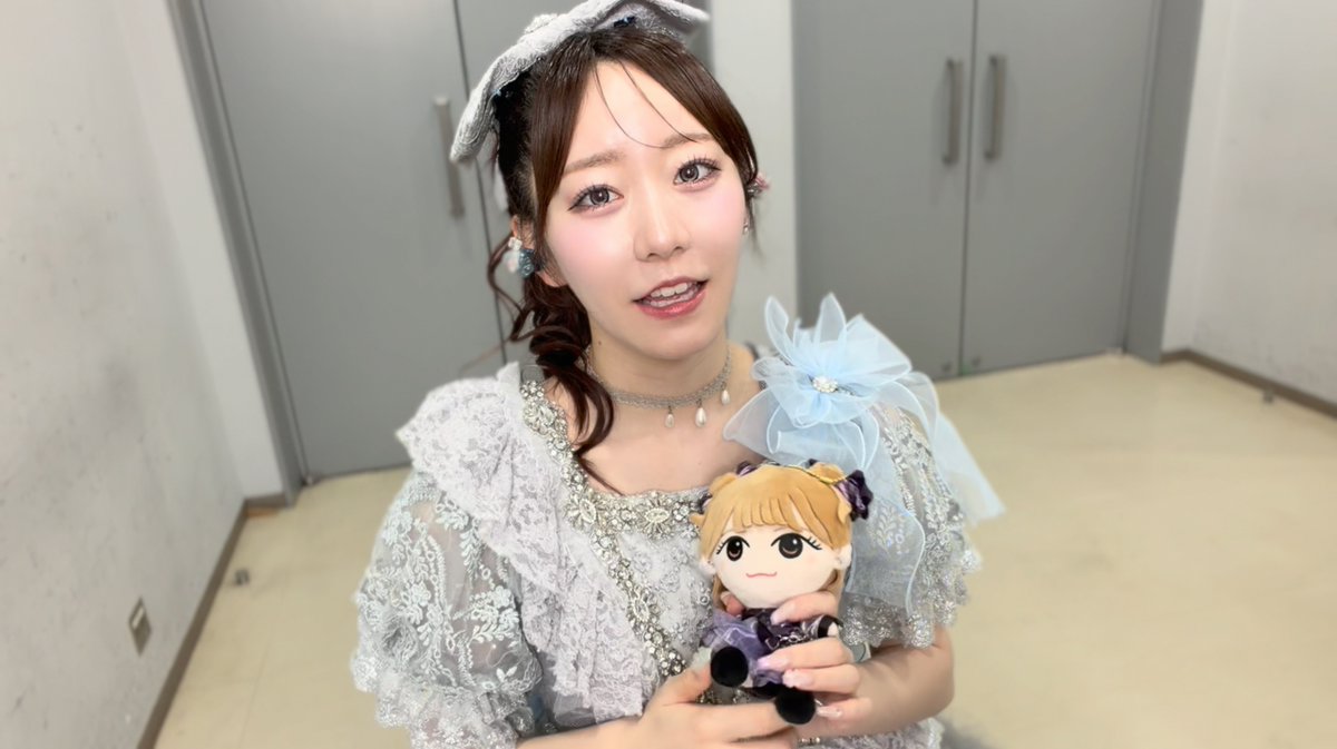 FRUITS_ZIPPER's tweet photo. ☁️ ┈ ┈ ┈ ┈ ┈ ┈ ┈  ┈ ┈  ┈ ┈  ┈ ┈ ☁️
　 FRUITS ZIPPER OFFICIAL FANCLUB
　　『 #ゆるっとふるっぱー』更新🎀
☁️ ┈ ┈ ┈ ┈ ┈ ┈ ┈  ┈ ┈  ┈ ┈  ┈ ┈ ☁️

FRUITS ZIPPERが日常をゆるっとお届けするFC限定コンテンツ🤳🏻💫

今回は #真中まな がゆるっとお届けします💭
🩵真中まな @manafy_fz0422

ホールツアー大阪公演Day2本番直前のまなふぃがゆるっとお届け♡

🔽詳細はこちら
https://t.co/JFCe1UvxQv

#ゆるふる 
#FRUITSZIPPER 
#ふるっぱー #フルーツジッパー