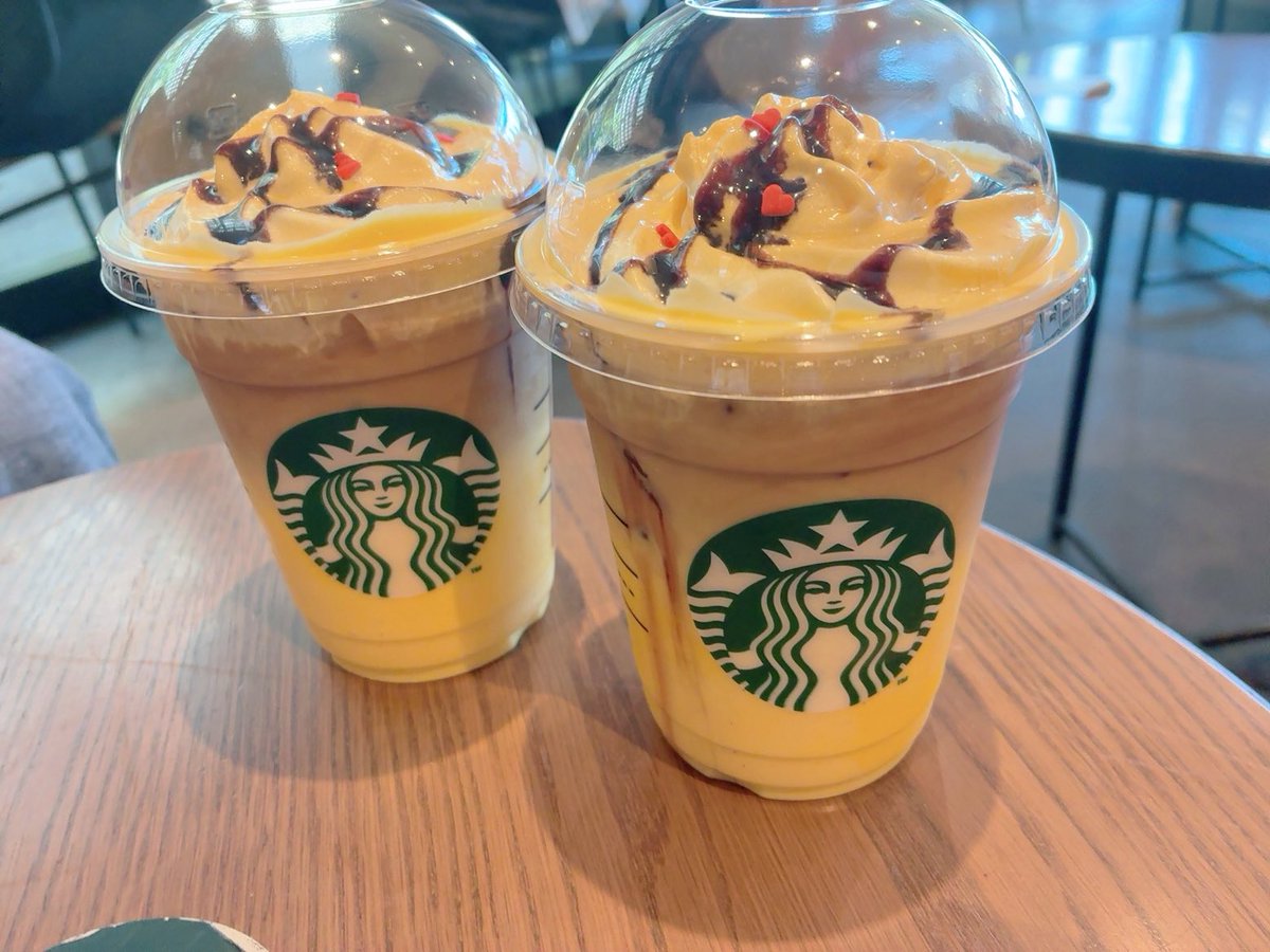 Mi_Lu_Qu's tweet photo. やっとスタバ行けたのにシールくれなかったからもう終わってたんだね……びえええええええええええ https://t.co/WsBnnGtUdD