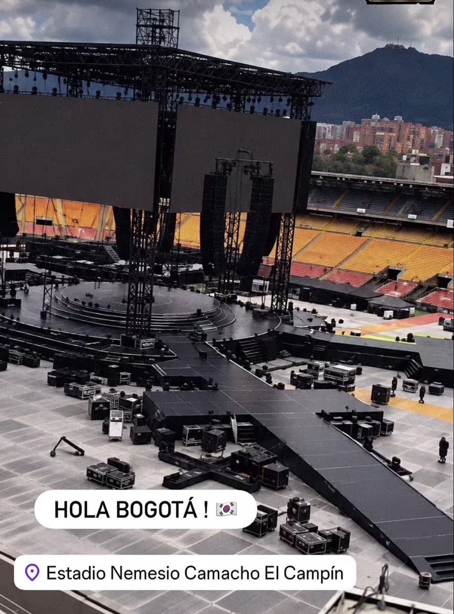 gol3naotc's tweet photo. The stage being so low &amp; close to the seats and upper box being low as fck too… https://t.co/2EfgXLbsn3