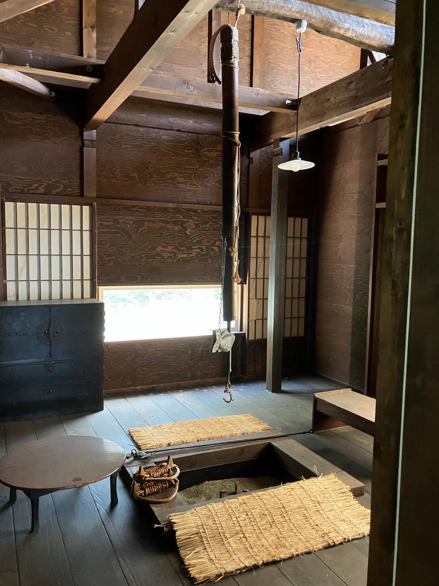 dekaketu_purin's tweet photo. 2階右端に一部屋だけある和室、思ってた方向とだいぶ違う和室で死んだwwwwwwww https://t.co/eP82Q8cfyE