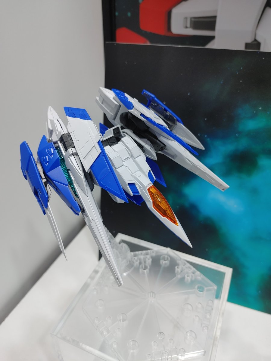 2000over_toy's tweet photo. MGSDダブルオーライザー。
見た目以上にSDよりのフォルムが強いかな。
クシャトリヤを見た後だともう少しリアル体型に近い方が良い気がしてしまった。
#全日本模型ホビーショー https://t.co/8QMShR6VJb
