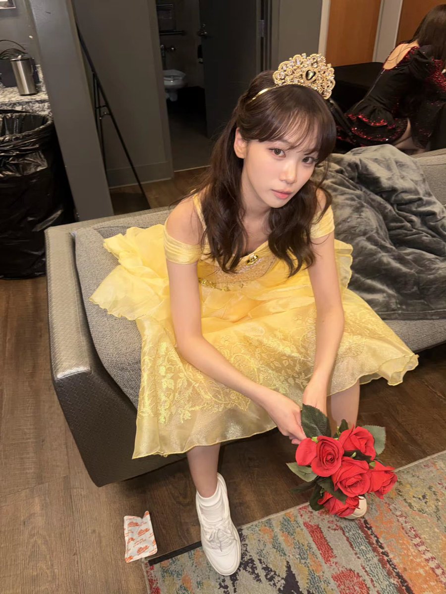 sserapics's tweet photo. CHAEWON BE LIKE  I DON’T NEED A PRINCE https://t.co/sR2l8NwZFM