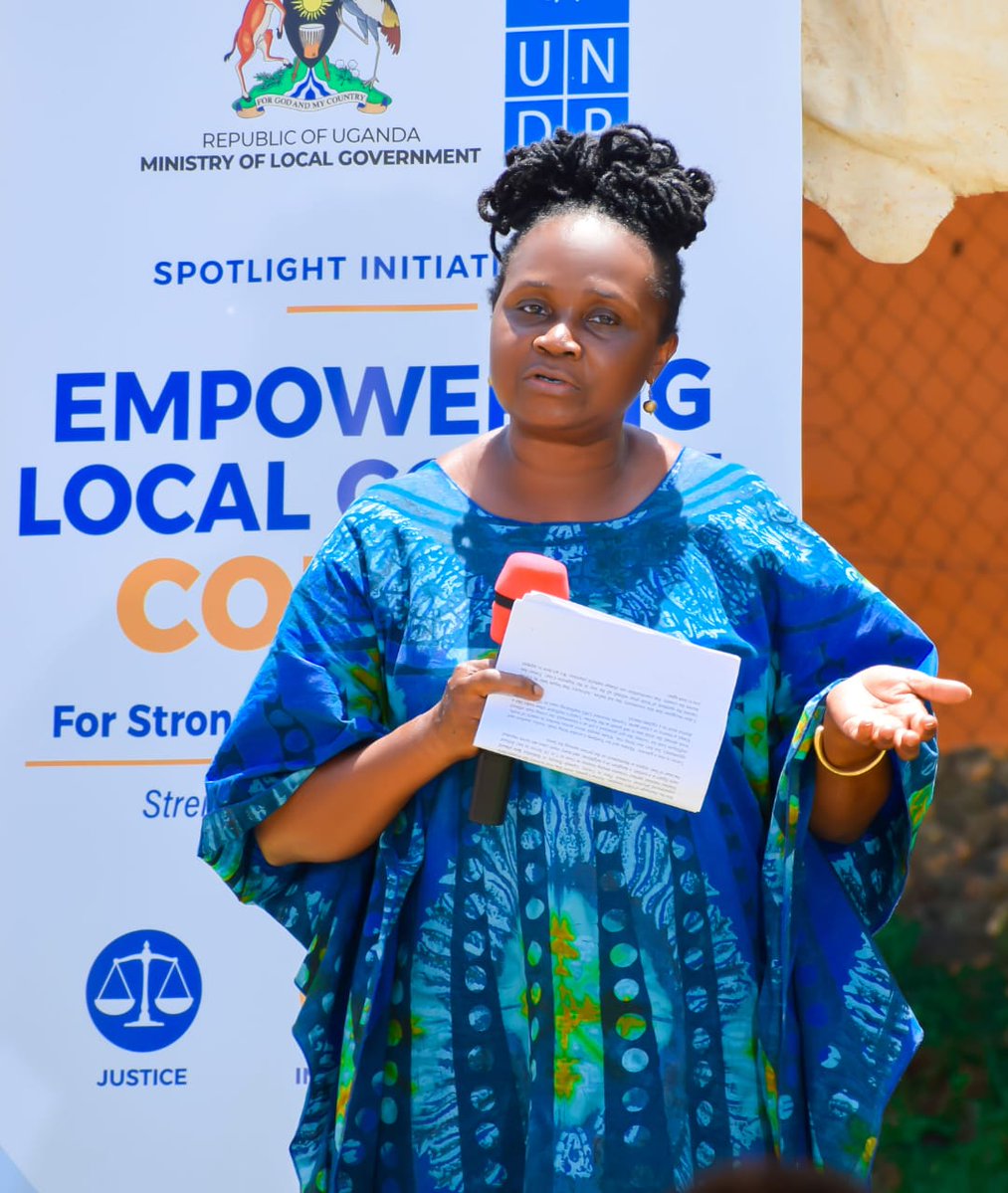 UNDPUganda's tweet photo. Through Spotlight Initiative 2.0, @UNDP is supporting @MoLGUganda to strengthen community awareness and access to justice through community barazas.

In Malaba Municipality, the baraza brought community members and duty bearers together to discuss GBV prevention and response, SRHR, Trafficking in Persons (TIP), and the role of Local Council I & II Courts. ⚖️

The baraza strengthened community understanding of appropriate reporting and referral mechanisms, as well as where to access justice, protection and other support services.

#SDG5
#SDG16