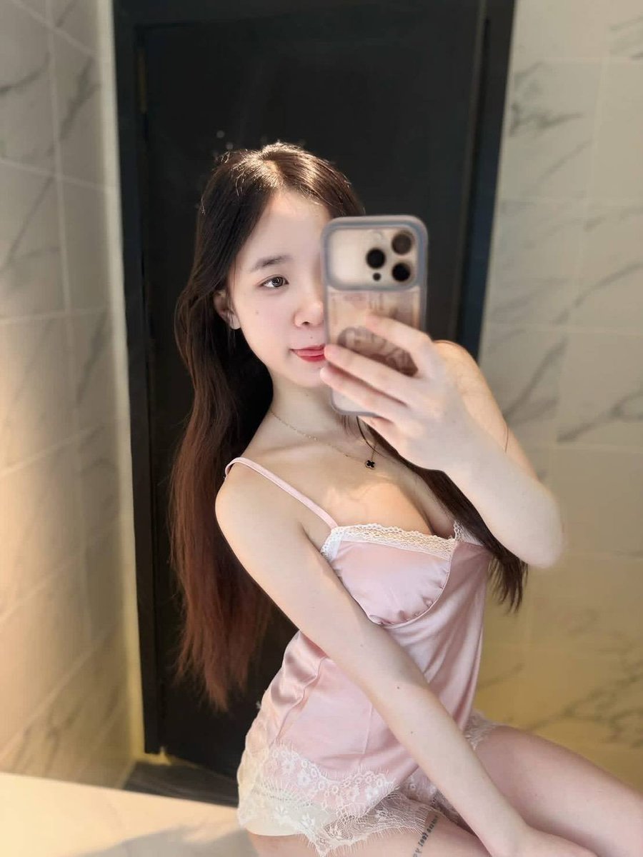 ElfredaMor5r4's tweet photo. 🥝🌻ตอนแรกก็ไม่เชื่อ จนกระทั่งลองใช้เอง... ไอเทมลับที่บิวตี้บล็อกเกอร์เกาหลีโหวตให้เป็นอันดับ 1!“ ครีมกันแดดเนื้อซูเฟล่ บางเบา คุมมันนาน🐣🥬
⭐️คิวว่าง600\1 ⭐

#รับงานบางบัวทอง
.

🆔 : @011vewwf
 📌: https://t.co/1x4A9UMz5F
.
#รับงานบางใหญ่
รับงานบางใหญ่ https://t.co/xnxM7PMhRb