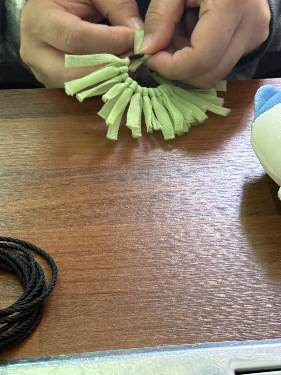 anxoii's tweet photo. 인어섬 마스코트 품절이라 못구해서 우울하다니까 엄마가 만들어줌ㅋㅋㅋㅋㅋㅋㅋㅋ근데망해서우울해함ㅠㅠㅠㅠㅠㅜㅜㅜㅜㅜㅠㅠㅜ아진짜개웃기네뭐임이게 https://t.co/hhtvMf891e
