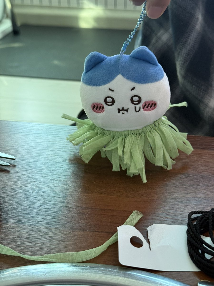 anxoii's tweet photo. 인어섬 마스코트 품절이라 못구해서 우울하다니까 엄마가 만들어줌ㅋㅋㅋㅋㅋㅋㅋㅋ근데망해서우울해함ㅠㅠㅠㅠㅠㅜㅜㅜㅜㅜㅠㅠㅜ아진짜개웃기네뭐임이게 https://t.co/hhtvMf891e