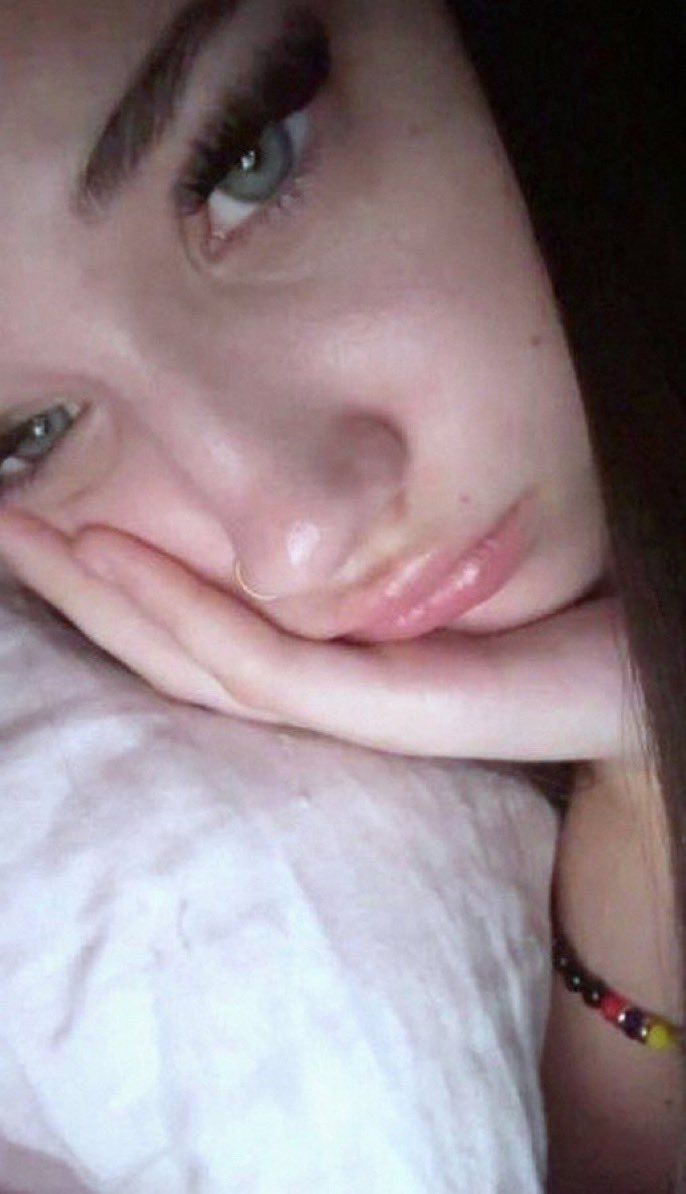 Linagddg's tweet photo. Who awake??😊 I wanna spam Dms??📷 https://t.co/4o2q813a8B