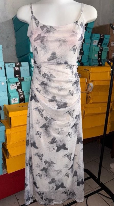 idol0utfits's tweet photo. CARMEN Update 🌴

Dress ini dipakai carmen waktu pulkam ke Bali kemarin, ga espek bener" nemu semirip itu sama yg dipake Carmen 😭 apa jangan" Carmen beli di sini juga 🤔 

👗:  https://t.co/48iD5TJ1PM

#CARMEN #Hearts2Hearts #하츠투하츠 #카르멘 https://t.co/goco6qIb3y