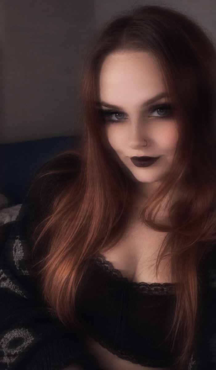 miahorrorx's tweet photo. tell me everything you’d do to me #nsfw #horny https://t.co/QOTNbIxUjj
