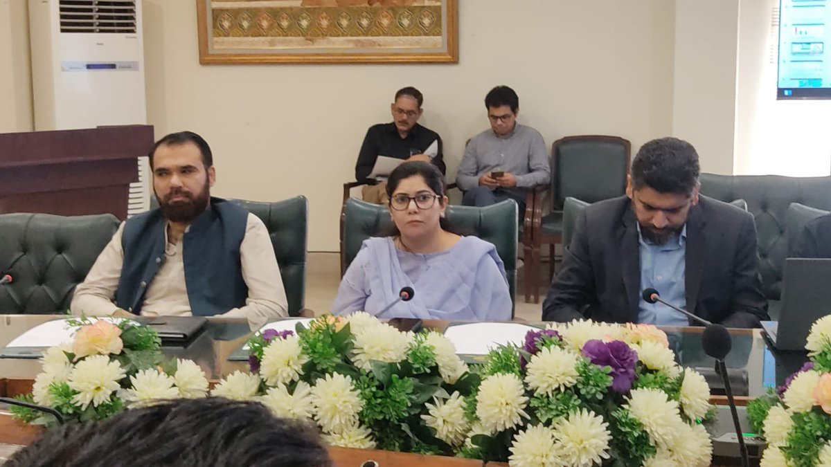 commissionerlhr's tweet photo. A divisional anti-dengue meeting was held under the chairmanship of Commissioner Lahore Division, Nauman Yousuf.A review of anti-dengue activities from January 1 to September 30, 2026, and the future course of action was conducted during the meeting.
Spraying is now being carried out in 10 surrounding houses instead of 5 upon detecting positive larva. Briefing*
The performance of indoor and outdoor dengue surveillance teams must be physically checked on a daily basis bc October month is very critical regarding Dengue. Commissioner Lahore's Instructions:*

@MaryamNSharif @GovtofPunjabPK @Marriyum_A @AzmaBokhariPMLN @CS_Punjab