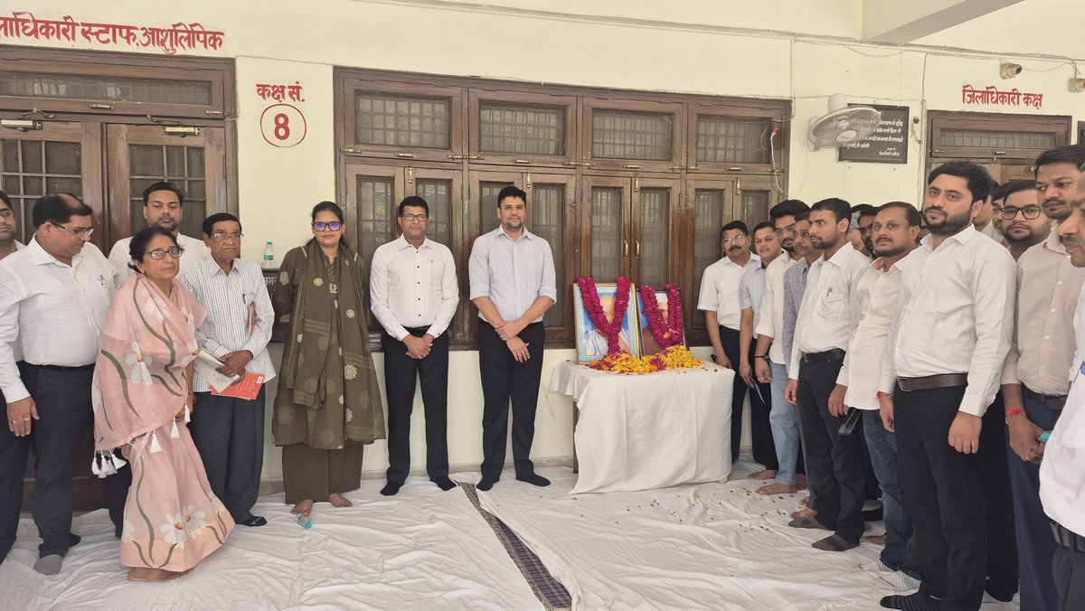 Dm_Aligarh's tweet photo. महात्मा गांधी जी और लाल बहादुर श��स्त्री जी का जीवन सत्य, अहिंसा, सादगी, कर्तव्यनिष्ठा और राष्ट्रसेवा की अमूल्य प्रेरणा देता है। आइए, उनकी शिक्षाओं को आत्मसात कर जनसेवा और राष्ट्रहित के प्रति अपने दायित्वों का पूरी निष्ठा से निर्वहन करने का संकल्प लें। https://t.co/oF5Kx0zYDA