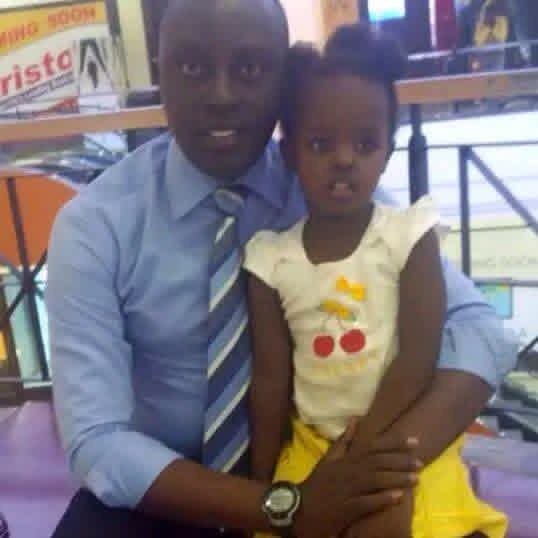 IreraKeilla's tweet photo. Ukuze ugiye gusaba akazi ugasanga ku mwidondoro Papa yakuvyaye yitwa @pnininahazwe bose baciriye umukenke!!! Basha uhakwa kwiha akagozi. Ninaho uca utahura wa mugani :" Umwana w'imbeba azira urwanko rwa nyina". Ubu atunzwe no kubundabunda aho aca hose baravuma n'igihemu! https://t.co/LKuHY7NlP2