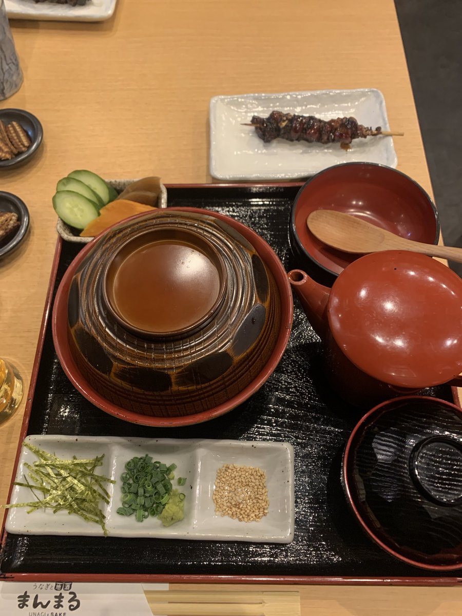 berlinjon594's tweet photo. 中国其实有很多“百年品牌”，但真正连续经营百年以上的企业，并没有想象中那么多。

反观日本，百年老店却非常常见，甚至还有传承几百上千年的企业。

爷爷做羊羹，爸爸做羊羹，儿子继续做羊羹。做了200年以后，还是卖羊羹。

你觉得中国企业难出百年老店，最主要的原因是什么？ https://t.co/usOV9Il6xf